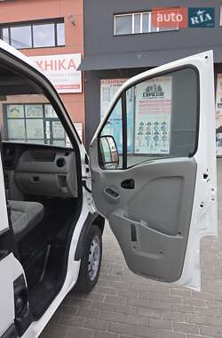 Вантажний фургон Renault Master 2008 в Рівному