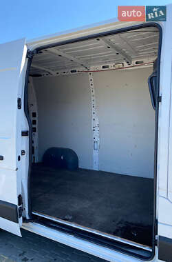Грузовой фургон Renault Master 2019 в 