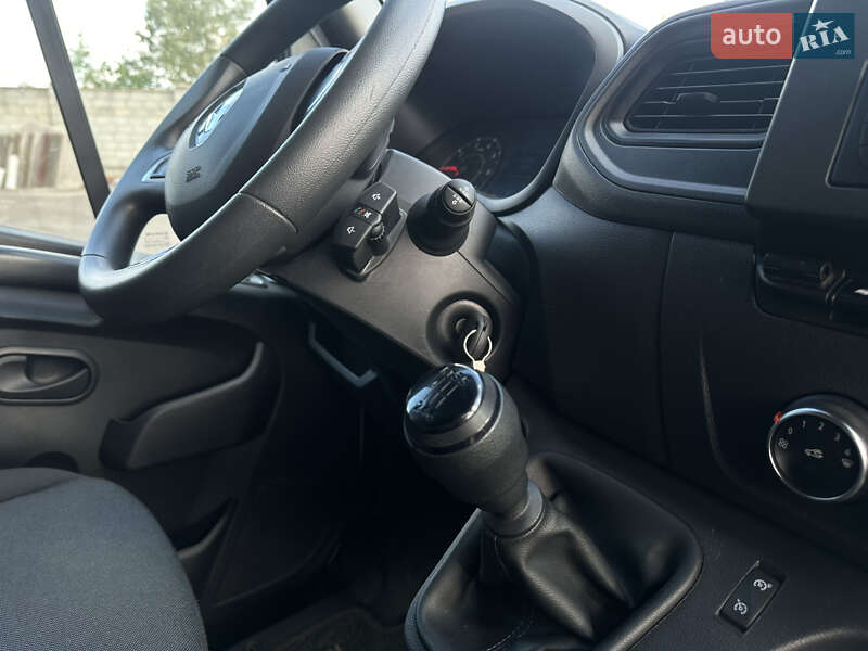 Грузовой фургон Renault Master 2022 в Долине