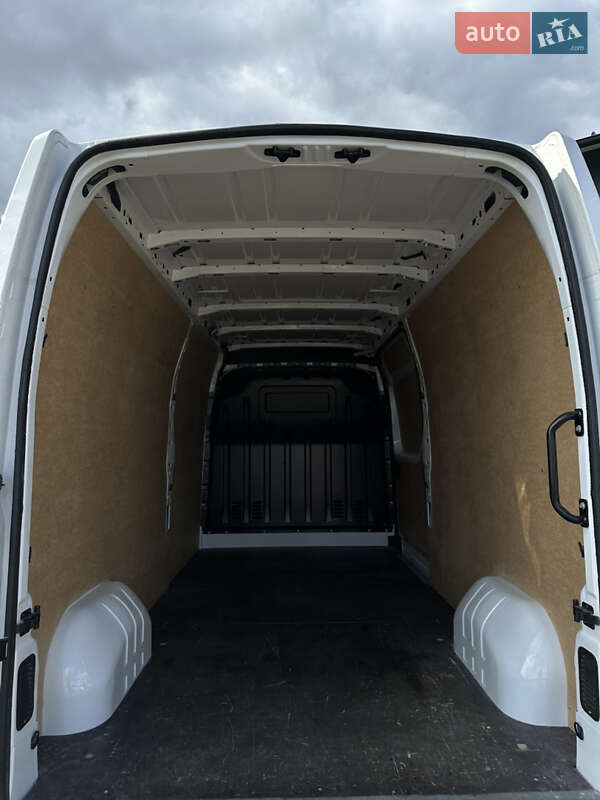 Грузовой фургон Renault Master 2022 в Долине