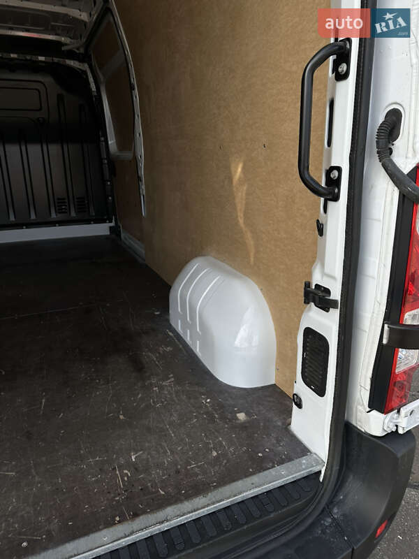 Грузовой фургон Renault Master 2022 в Долине