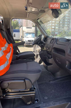 Грузопассажирский фургон Renault Master 2018 в 