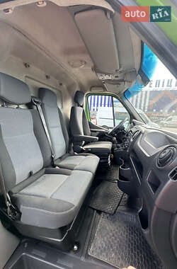 Грузовой фургон Renault Master 2012 в 