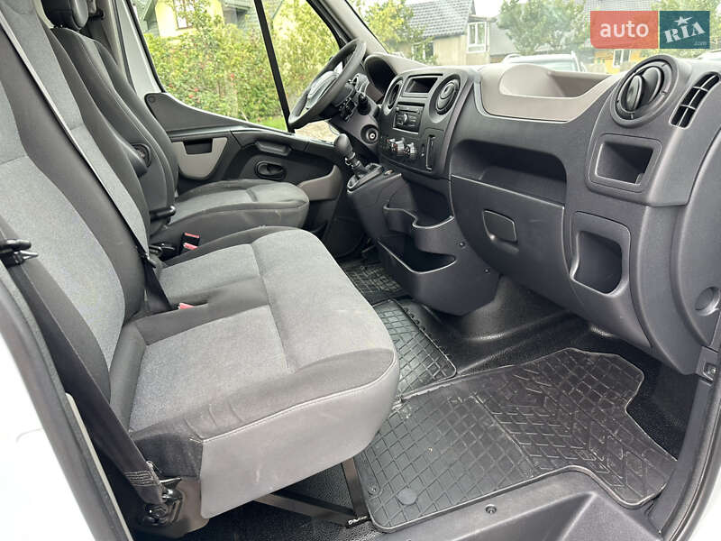 Грузовой фургон Renault Master 2016 в Радехове