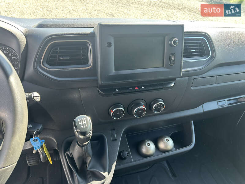 Грузовой фургон Renault Master 2020 в Хусте