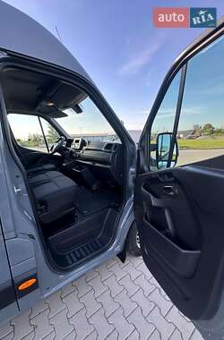 Грузовой фургон Renault Master 2023 в 