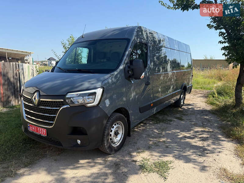 Грузовой фургон Renault Master 2022 в 
