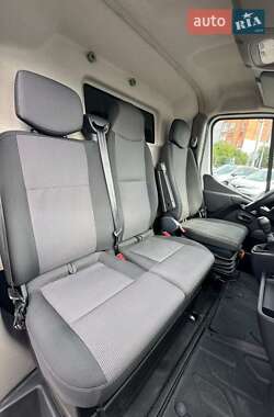 Грузовой фургон Renault Master 2022 в 