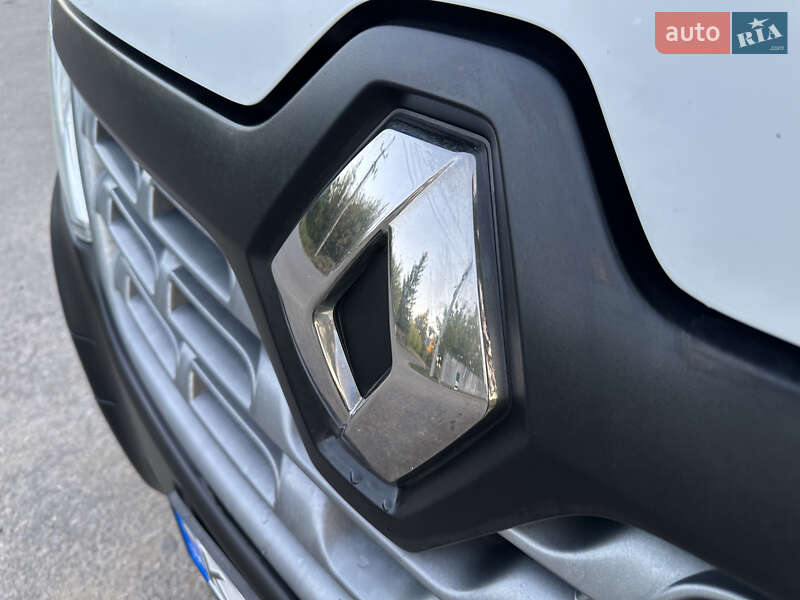 Грузовой фургон Renault Master 2016 в Киеве