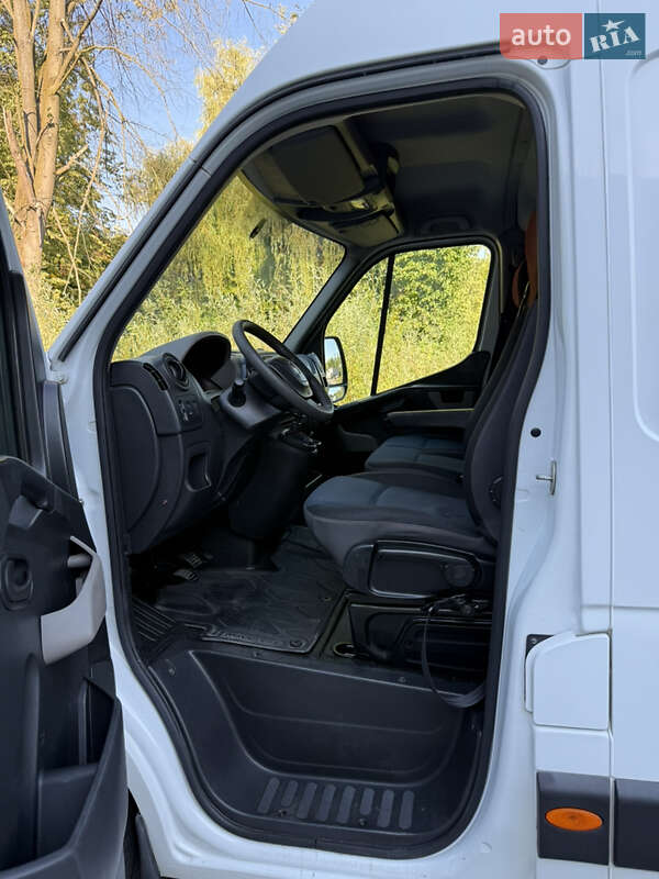 Грузовой фургон Renault Master 2017 в Дрогобыче