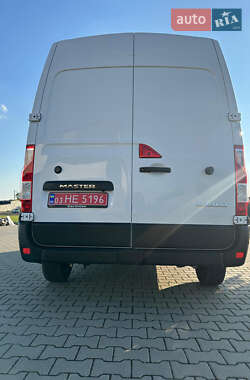 Грузовой фургон Renault Master 2023 в 