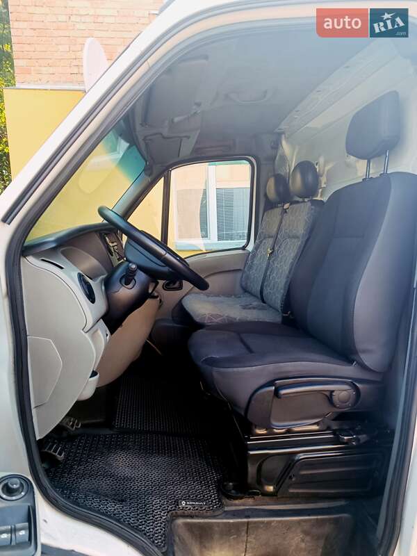 Грузовой фургон Renault Master 2008 в Гореничах