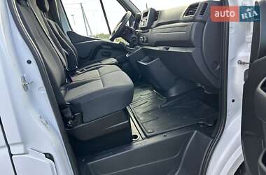 Грузовой фургон Renault Master 2023 в 