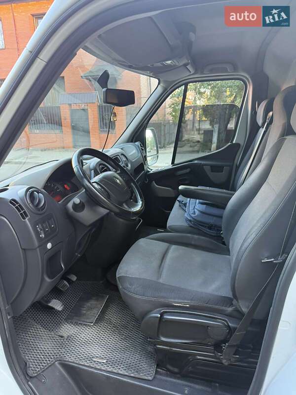 Грузовой фургон Renault Master 2016 в Николаеве