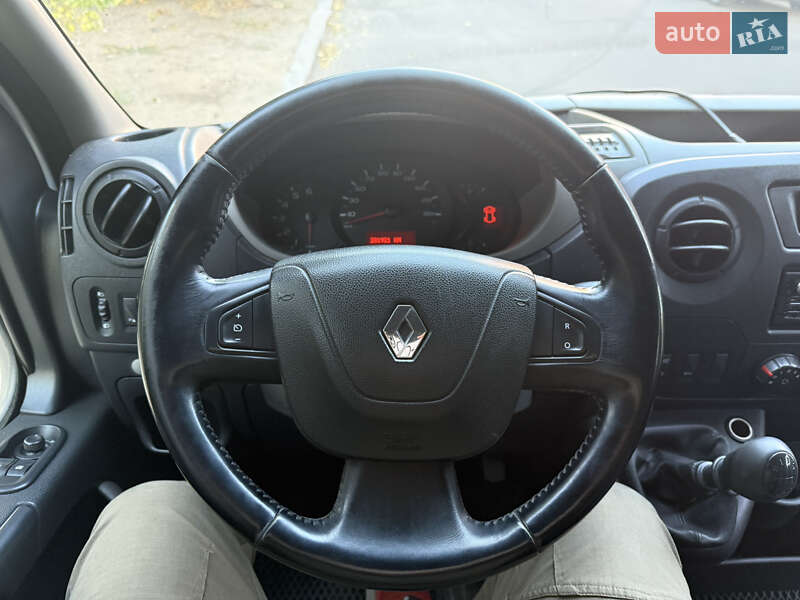 Грузовой фургон Renault Master 2016 в Николаеве