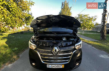 Грузовой фургон Renault Master 2022 в 