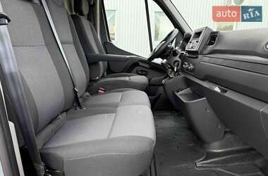 Грузовой фургон Renault Master 2023 в 