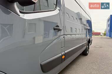 Грузовой фургон Renault Master 2023 в 
