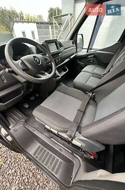 Грузовой фургон Renault Master 2023 в 
