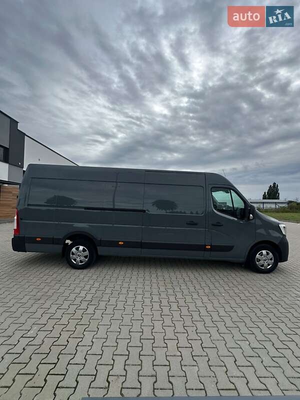 Грузовой фургон Renault Master 2023 в 