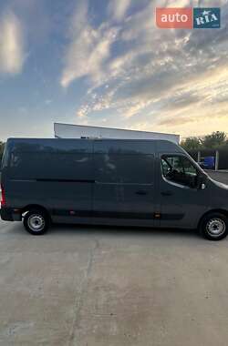 Грузовой фургон Renault Master 2022 в 