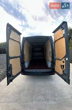 Грузовой фургон Renault Master 2022 в 