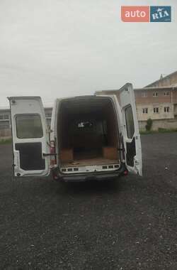 Грузовой фургон Renault Master 2011 в 