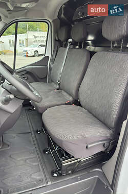 Грузовой фургон Renault Master 2023 в 