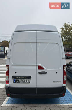 Грузовой фургон Renault Master 2023 в 