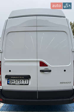 Грузовой фургон Renault Master 2023 в 
