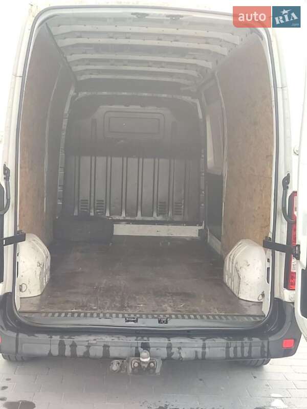 Грузовой фургон Renault Master 2014 в Мостиске