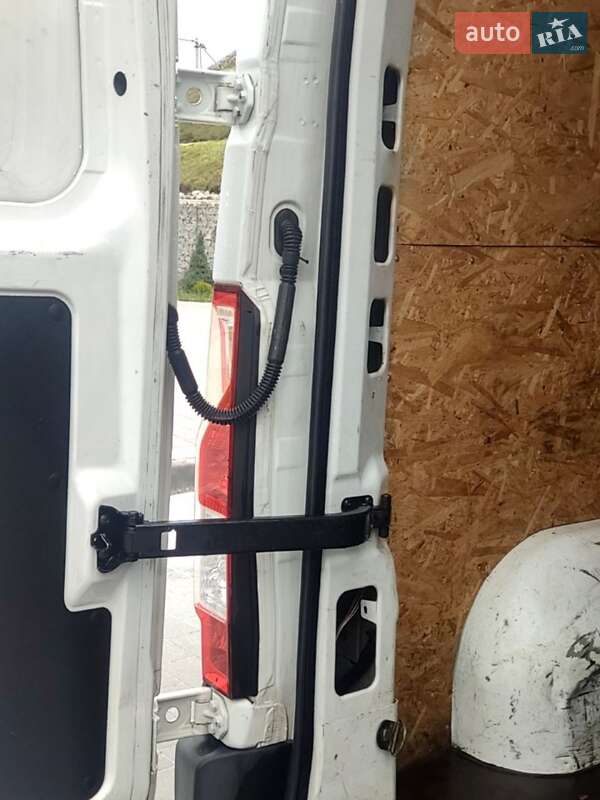 Грузовой фургон Renault Master 2014 в Мостиске