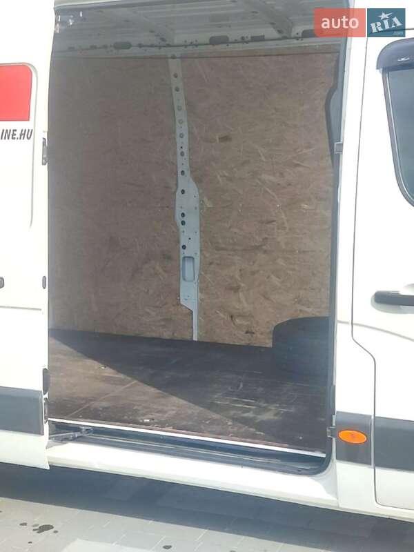 Грузовой фургон Renault Master 2014 в Мостиске