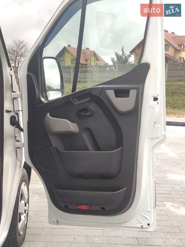 Грузовой фургон Renault Master 2014 в Мостиске