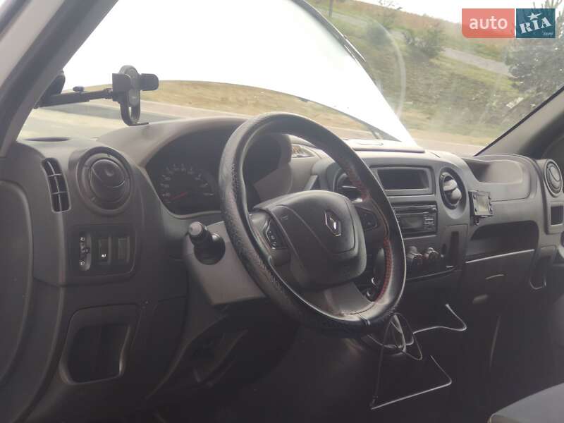 Грузовой фургон Renault Master 2014 в Мостиске