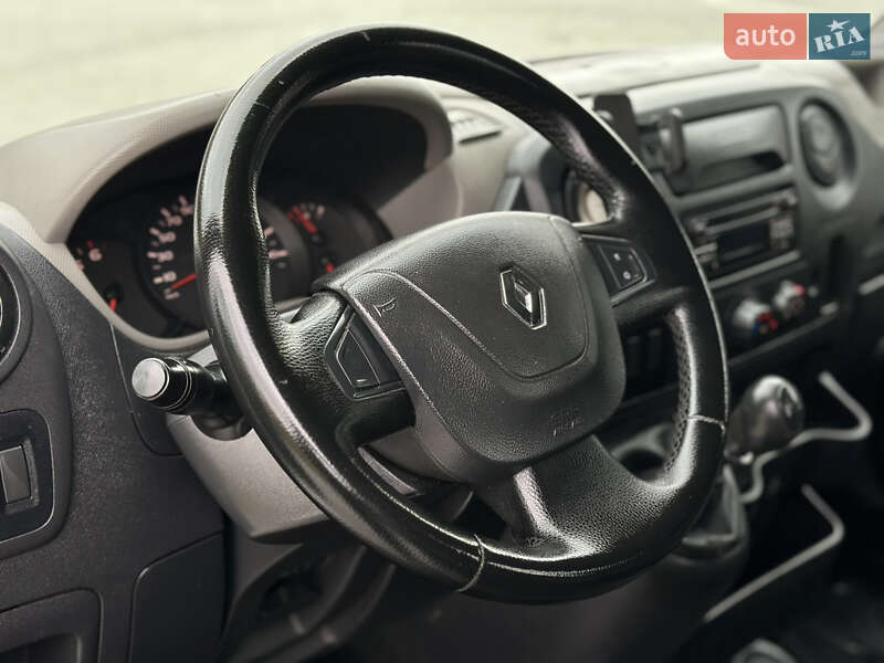 Эвакуатор Renault Master 2015 в Львове