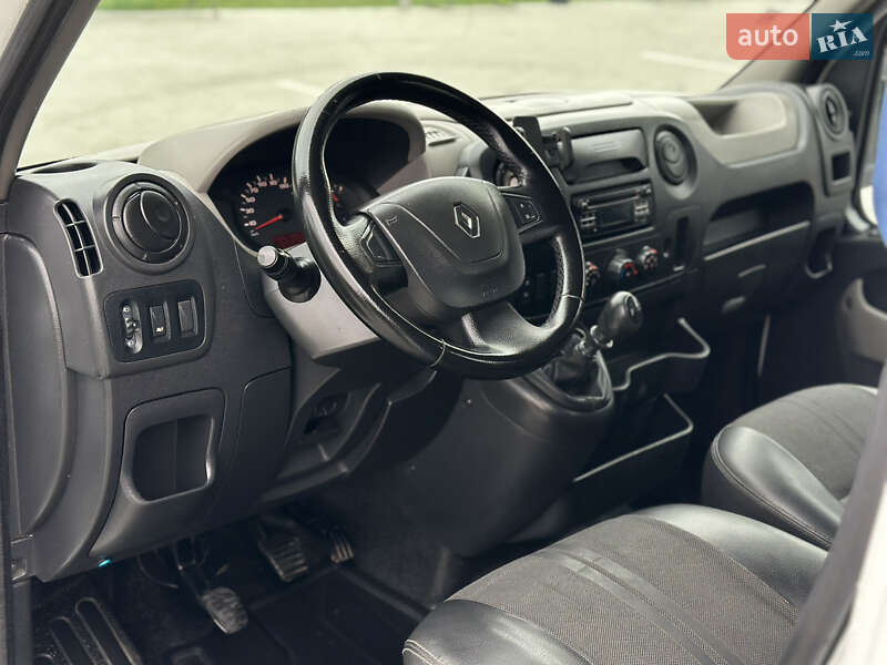 Эвакуатор Renault Master 2015 в Львове