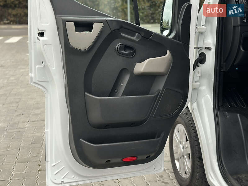 Эвакуатор Renault Master 2015 в Львове