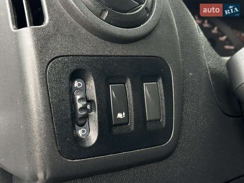 Эвакуатор Renault Master 2015 в Львове