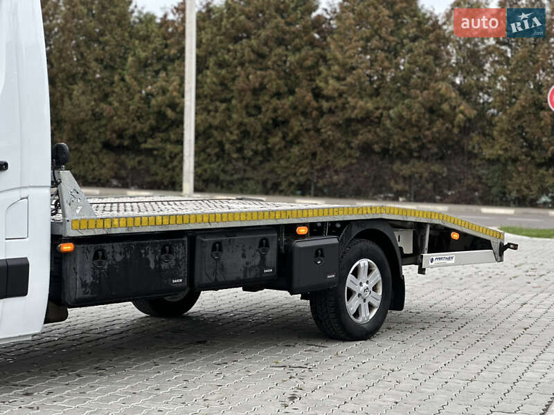 Эвакуатор Renault Master 2015 в Львове