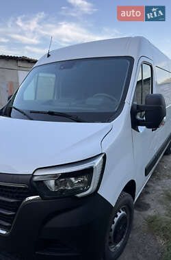 Грузовой фургон Renault Master 2023 в 