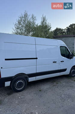 Грузовой фургон Renault Master 2023 в 