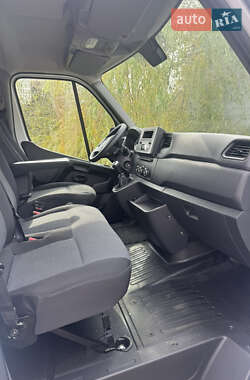 Грузовой фургон Renault Master 2023 в 