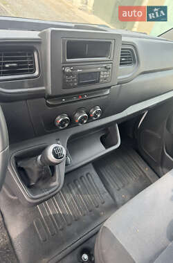 Грузовой фургон Renault Master 2023 в 