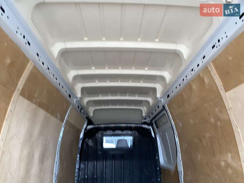 Грузовой фургон Renault Master 2019 в Хусте