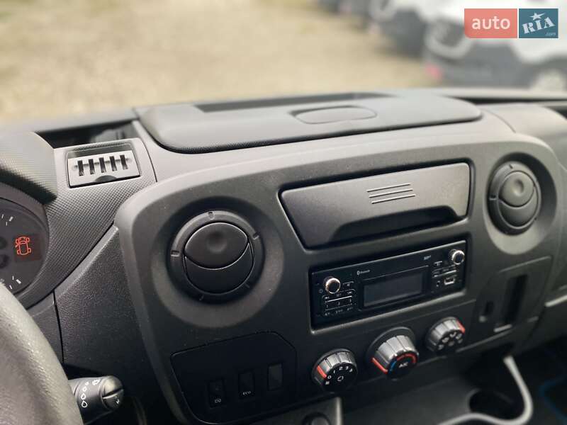 Грузовой фургон Renault Master 2019 в Хусте