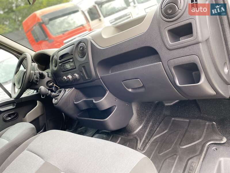 Грузовой фургон Renault Master 2018 в Хусте