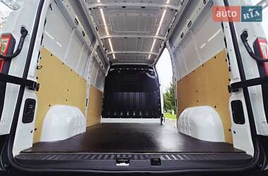 Грузовой фургон Renault Master 2018 в 