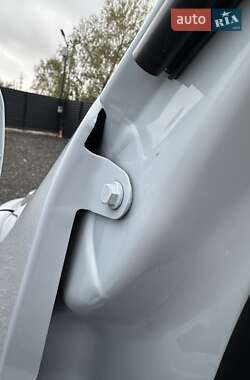 Грузовой фургон Renault Master 2022 в 