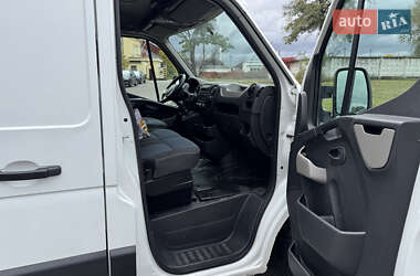 Грузовой фургон Renault Master 2012 в 
